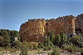 Hoces del ro Riaza, Montejo Spagna - Convento del Casuar, ruderi della cappella preromanica ai piedi della roccia dove alcuni monaci eremiti avevano le loro celle. 